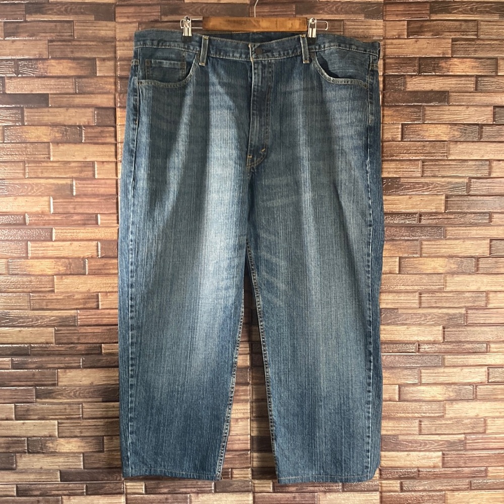EUC Mens Levi’s 550 Fit Medium Dark WashSize 44x29 100% Cotton